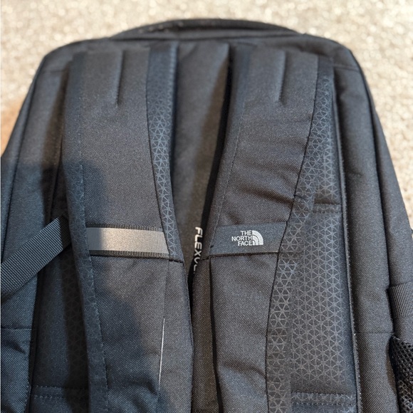 NWT - The North Face Pivoter Everyday Laptop Backpack - black , One Size - Picture 6 of 7